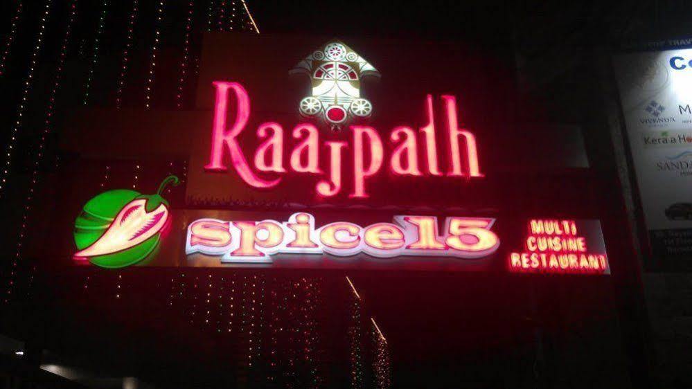 Clubhouse Hotel Raajpath Vadodara Ngoại thất bức ảnh